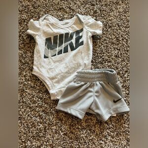 Infant Boys Nike Outfit - Newborn